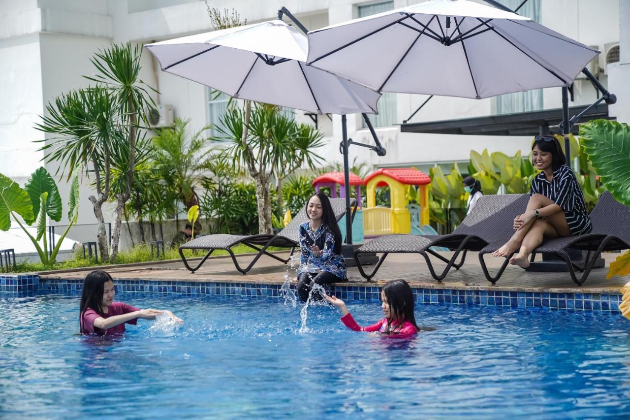 Luminor Hotel Purwokerto By Wh Exterior foto