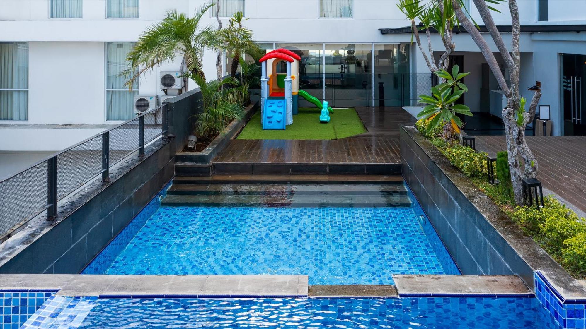 Luminor Hotel Purwokerto By Wh Exterior foto